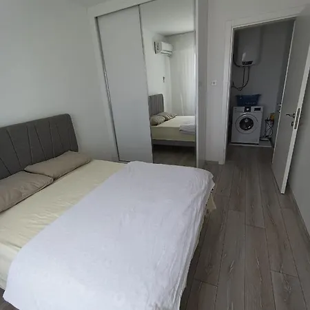 Colorfast Aparts Apartment *